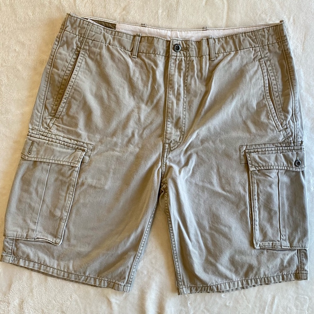 Levi’s Cargo Shorts - Tan